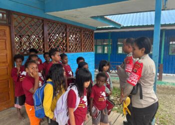 Program Si-IPAR Operasi Rasaka Cartenz 2025, Polres Pegunungan Bintang Edukasi Anak-anak Belajar dengan Gembira di Oksibil