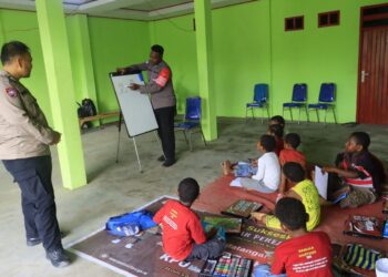 Belajar Sambil Bermain, Subsatgas Si-Ipar Ajarkan Anak-anak Yalimo Berhitung dengan Ceria