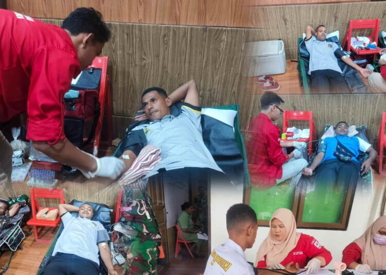 Sinergi TNI-Polri, Personel Polres Sarmi Ikut Donor Darah di Makodim 1712/Sarmi
