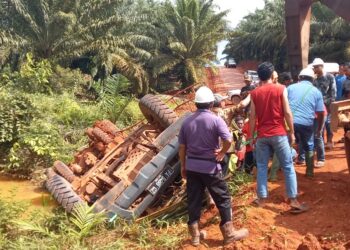 Polsek Muting Sigap Tangani Kecelakaan Tunggal Truk CPO, Satu Korban Meninggal dan Dua Luka-Luka