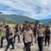Dekatkan Diri Dengan Warga, Polres Tolikara Polda Papua Laksanakan Patroli Jalan Kaki
