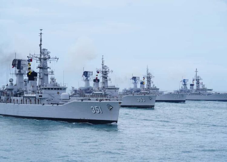 Panglima TNI Dampingi Presiden RI pada Presidential Inspection HUT ke-80 TNI di Teluk Jakarta