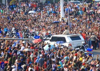 Rakyat Padati Jalan Kebesaran, Iringi Presiden Prabowo Menuju Upacara HUT ke-80 TNI