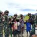 Pelayanan Kesehatan Dan Berikan Pakaian Gratis Prajurit Satgas Yonif 4 Marinir, Untuk Masyarakat Di Papua Pegunungan Tengah Distrik Obano