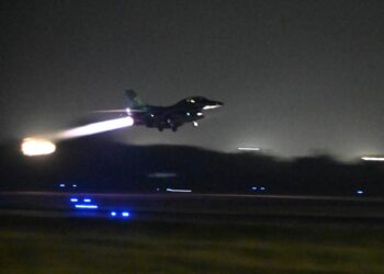 “Penerbang Tempur TNI AU Asah Kemampuan Terbang Malam Terintegrasi”