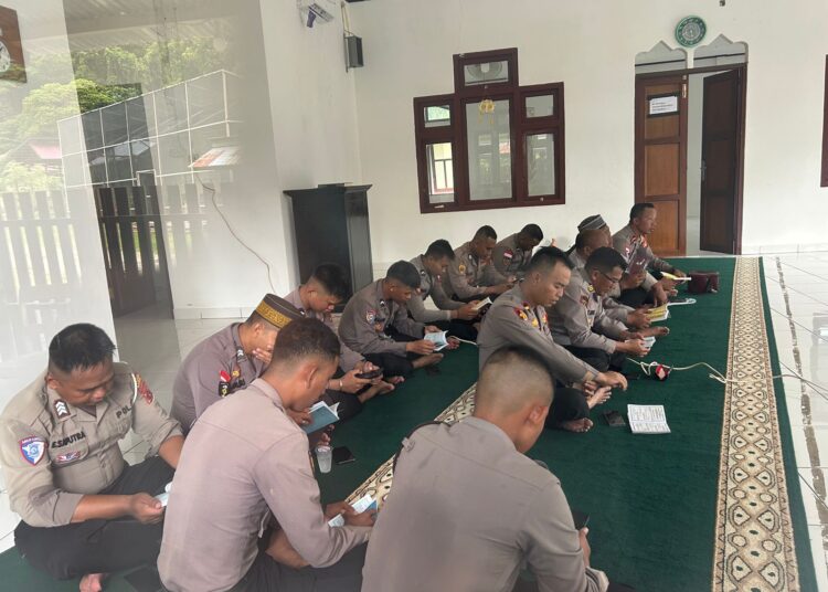 Lewat Zoom Meeting, Personel Polres Sarmi Muslim Ikuti Binrohtal di Masjid Nur Rahmat