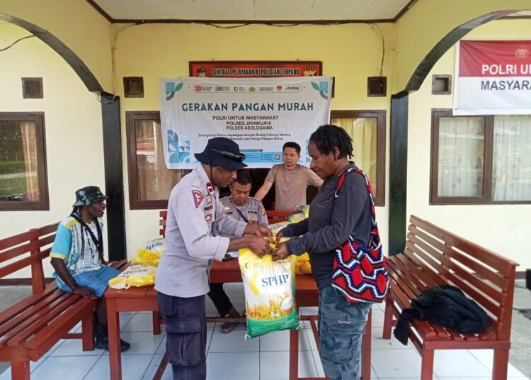 Polres Jayawijaya Dan Kcp Bulog Gelar Gerakan Pangan Murah di Distrik Asologaima
