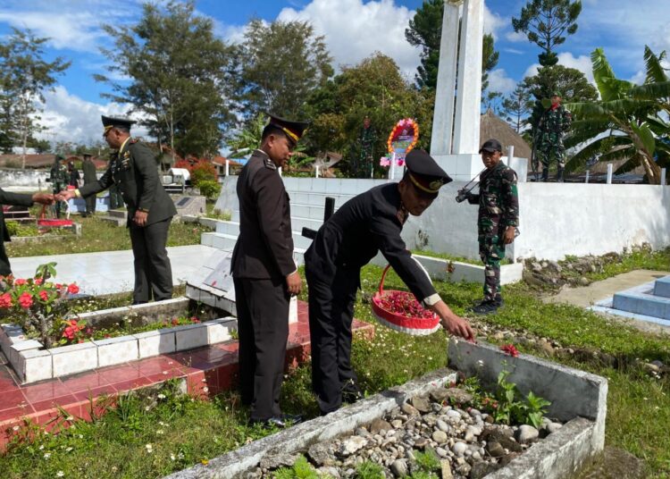 Polres Jayawijaya Hadiri Upacara dan Ziarah Makam Pahlawan Dalam Rangka Hut ke-80 TNI di Wamena