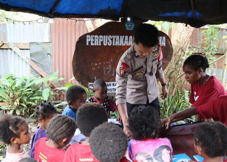 Operasi Rasaka Cartenz 2025, Subsatgas SI IPAR Polres Jayawijaya Gelar Kegiatan Edukasi di Kampung Walani