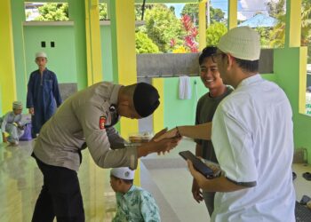 Kunjungan religi di masjid nurul muttaqin, kasat reskrim polres sarmi ajak jamaah jaga harkamtibmas dan waspadai minyak tawon palsu