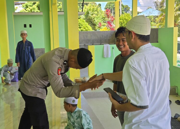 Kunjungan religi di masjid nurul muttaqin, kasat reskrim polres sarmi ajak jamaah jaga harkamtibmas dan waspadai minyak tawon palsu