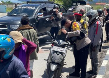 Polres Jayawijaya Gelar Patroli dan Razia Gabungan Bersama Brimob dalam Rangka Harkamtibmas