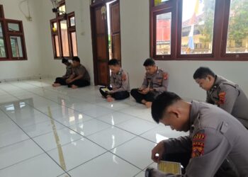 Personel Polres Sarmi Beragama Islam Laksanakan Binroh di Masjid Nur Rahmat