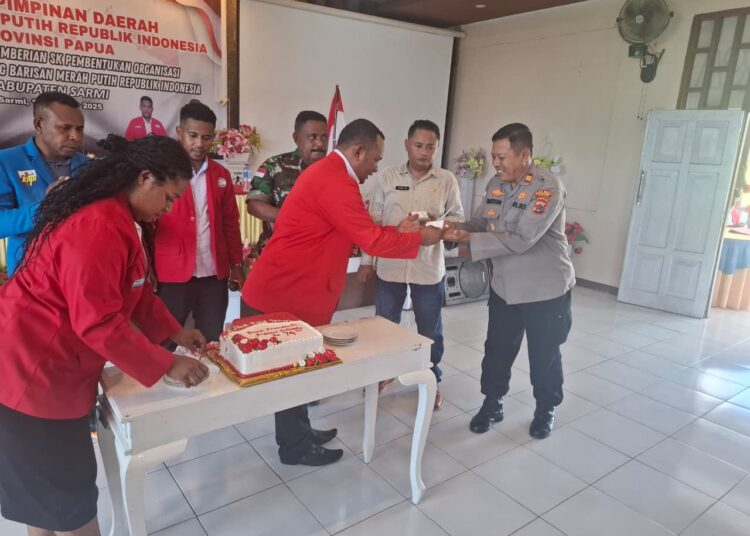 Kapolsek Sarmi Kota Hadiri Pelantikan Pengurus Barisan Merah Putih Kabupaten Sarmi, Dorong Generasi Muda Berperan Aktif