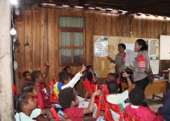 Polres Jayawijaya Terus Perkuat Pendidikan Anak Papua Lewat Program SI-IPAR di Kampung Walani