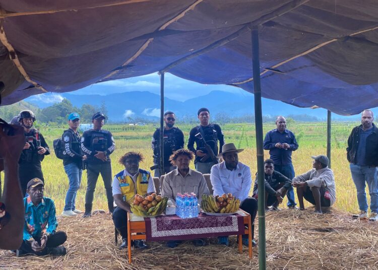 Polres Jayawijaya Laksanakan Pengamanan Kunjungan Kerja Wakil Ketua Komisi V DPR RI di Kab. Jayawijaya