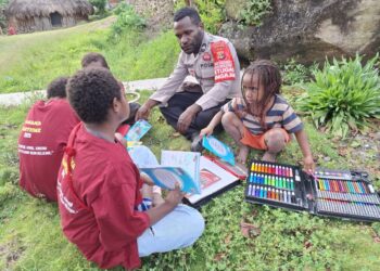 Subsatgas Si-Ipar Polres Lanny Jaya Gelar Kegiatan Polisi Pi Ajar di Kampung Yogobak