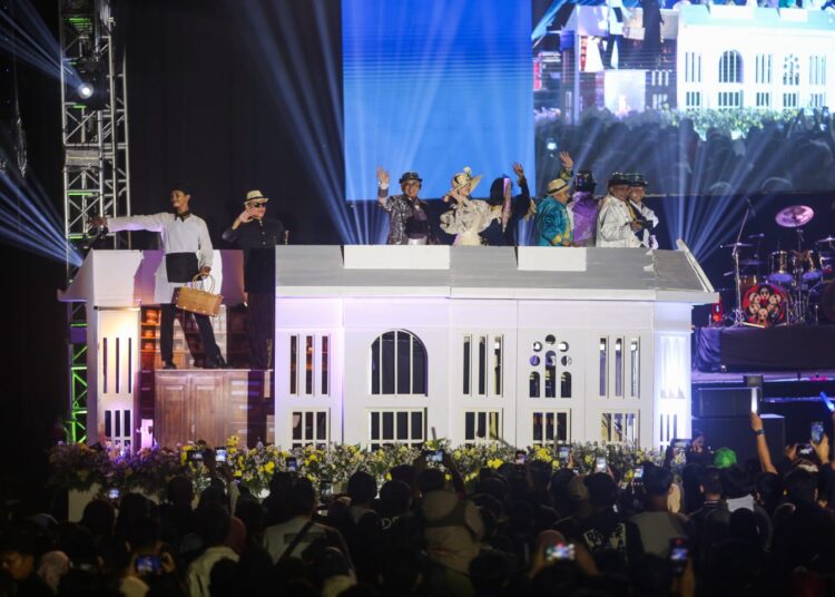 Malam Bandung Bertabur Cahaya, 62 Kendaraan Hias Terangi Kota dalam Sumirat Bandung Citylight Festival 2025