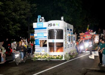 Ribuan Warga Tumpah Ruah Sambut Sumirat Bandung Citylight Carnival