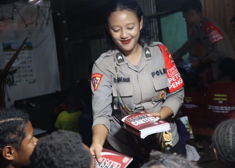 Polri Melalui Ops Rasaka Cartenz 2025 Subsatgas Si Ipar Gelar Kegiatan Sosial di Kampung Walani, Jayawijaya