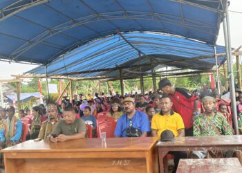 Semarak HUT Kampung Tetom Jaya, Waka Polsek Bonggo Ikut Gerak Jalan Santai