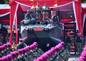 Panglima TNI Dikukuhkan sebagai Warga Kehormatan Pasukan Pendarat Korps Marinir