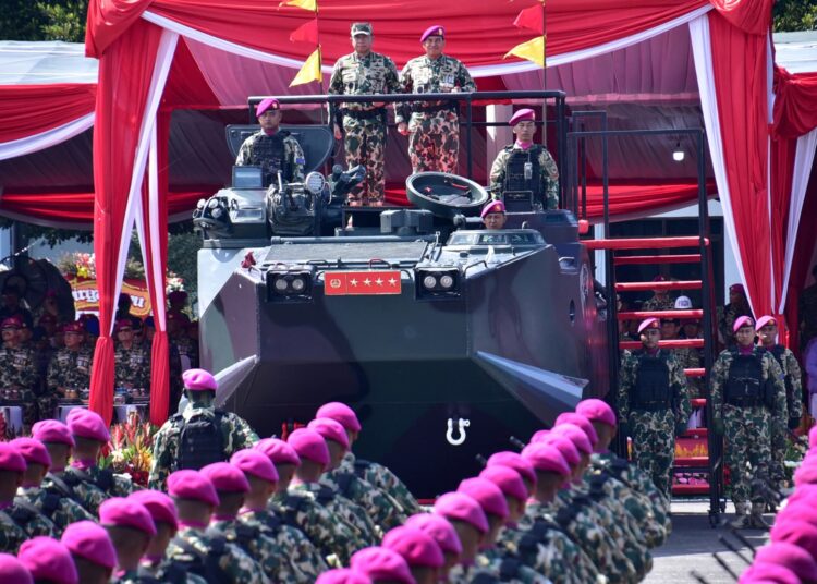 Panglima TNI Dikukuhkan sebagai Warga Kehormatan Pasukan Pendarat Korps Marinir