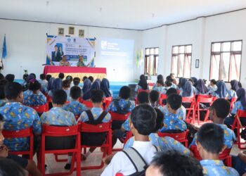 Bag SDM Polres Sarmi Dorong Pelajar Sarmi Jadi Generasi Disiplin Lewat Sosialisasi SMA Kemala Taruna Bhayangkara