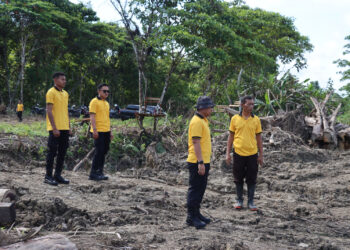 Semangat Gotong Royong! Kapolres Sarmi Pimpin Personel Bersihkan Lahan Ketahanan Pangan