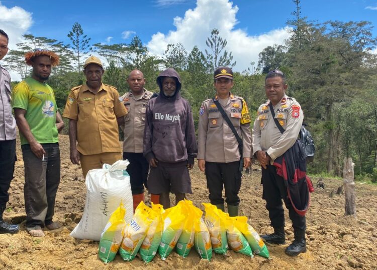 Sat Binmas Polres Jayawijaya Laksanakan Pengecekan Lahan Ketahanan Pangan di Kampung Ibele