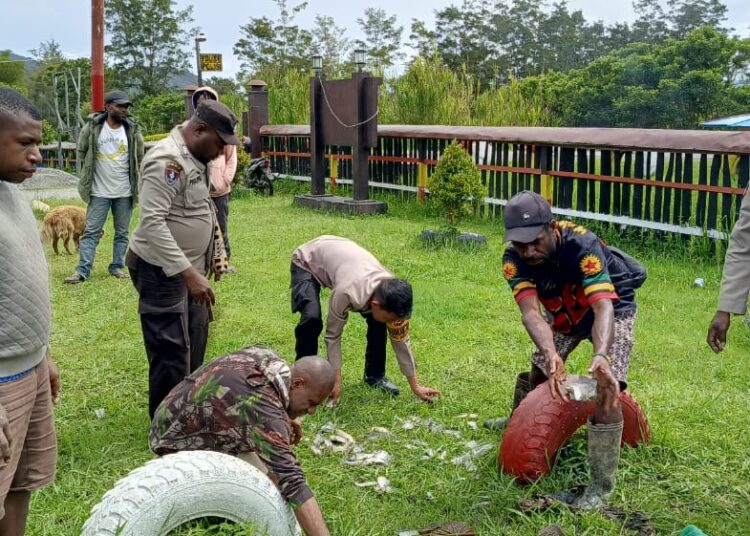 Polsek Kurulu Laksanakan Panen Ikan dalam Program 1 Pangan Bergizi