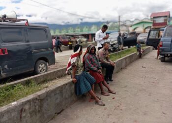 Bhabinkamtibmas Ajak Warga Pasar Potikelek Waspada Narkoba dan Tertib Lalu Lintas