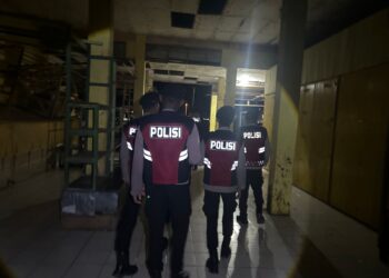 Hadirkan Rasa Aman, Sat Samapta Polres Sarmi Rutin Patroli Malam di Pasar Mararena