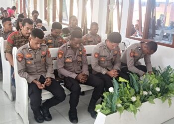 Menguatkan Iman dan Pelayanan, Polres Sarmi Ikuti Ibadah di GKI Diaspora Lembah Neidam