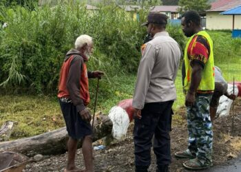 Polsek Kurulu Rangkul Warga Kampung Ompama untuk Jaga Keamanan Bersama