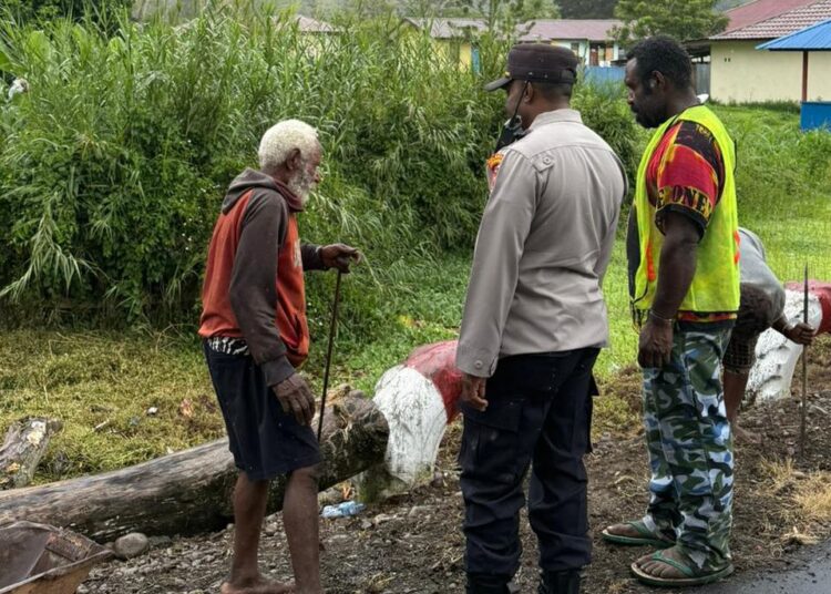 Polsek Kurulu Rangkul Warga Kampung Ompama untuk Jaga Keamanan Bersama