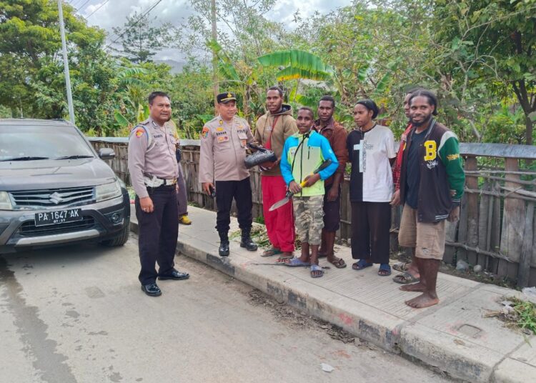 Silaturahmi Kapolsek Wamena, Pemuda Diminta Jaga Diri dan Lingkungan