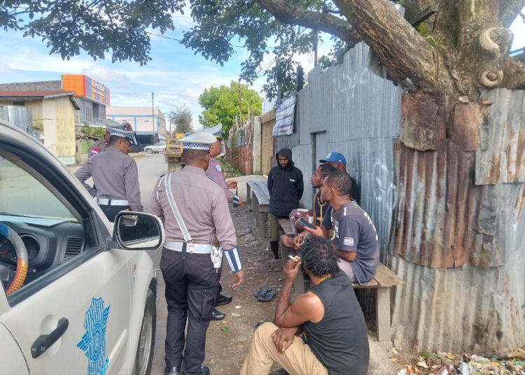 Satlantas Polres Jayawijaya Laksanakan Penerangan Keliling dan Penyuluhan Lalu Lintas