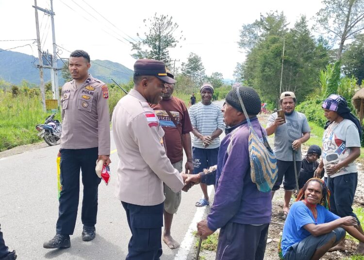 Kapolsek Kurulu Sambangi Tokoh Agama dan Tokoh Masyarakat Jalin Kebersamaan