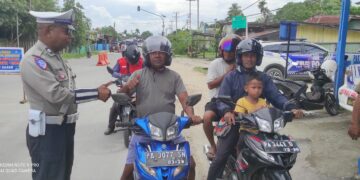 Hari ke-8 Operasi Zebra Cartenz 2025, Sat Lantas Polres Sarmi Berikan Himbauan dan Teguran Simpatik kepada Pelanggar