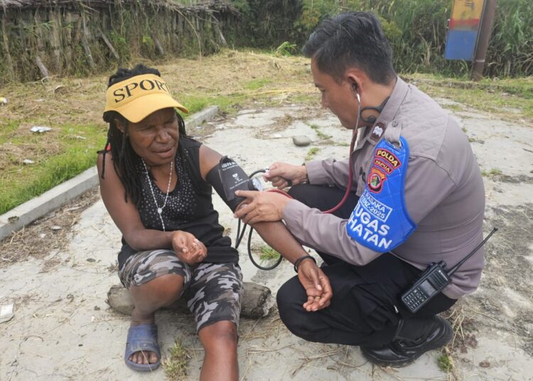 Polres Jayawijaya Gelar Pelayanan Kesehatan untuk Warga Kampung Pikhe