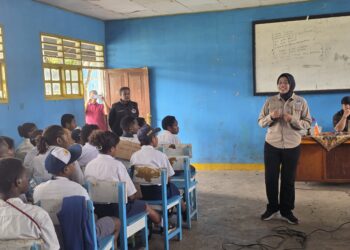 Sat Narkoba Polres Jayawijaya, Sosialisasikan Bahaya Narkoba dan Cinta Tanah Air kepada Siswa SMA YPPK Betlehem Wamena