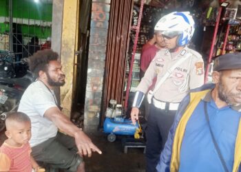 Satlantas Polres Jayawijaya Ajak Warga Wamena Tertib Berlalu Lintas Lewat Himbauan di Jalan Bhayangkara Atas