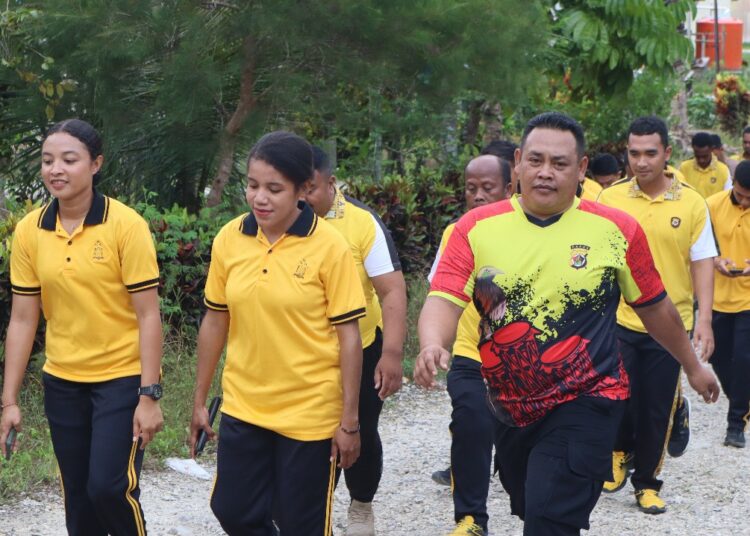 Polres Sarmi Gelar Olahraga Pagi untuk Jaga Kebugaran Personel