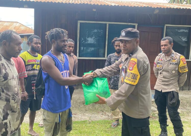 Polsek Wamena Kota Sampaikan Pesan Kamtibmas dan Jalin Kedekatan dengan Warga Kampung Pisugi