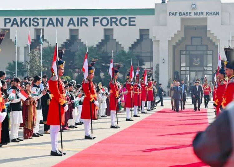 Perdana Menteri dan Presiden Pakistan Jemput Langsung Presiden Prabowo di Bandara Islamabad