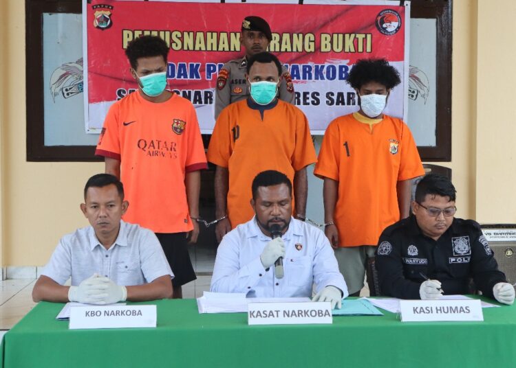 Kasat Narkoba Polres Sarmi Pimpin Press Release dan Pemusnahan Barang Bukti Narkotika Jenis Ganja