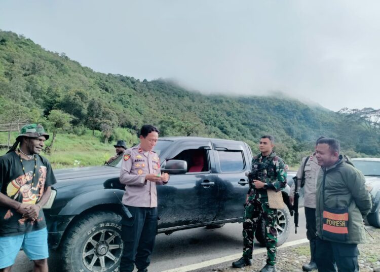 Kapolsek Asologaima Bersama Kepala Suku Laksanakan Patroli Dialogis di Wilayah Perbatasan Piramid–Bolakme