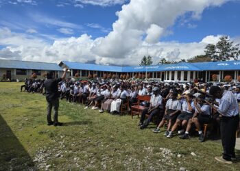 Sat Narkoba Polres Jayawijaya Berikan Penyuluhan Bahaya Narkoba dan Cinta Tanah Air di SMA YPPK St. Thomas Wamena