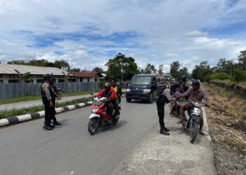 Polres Jayawijaya Gelar Razia Sajam, 24 Barang Bukti Diamankan di Jalan Jb Wenas